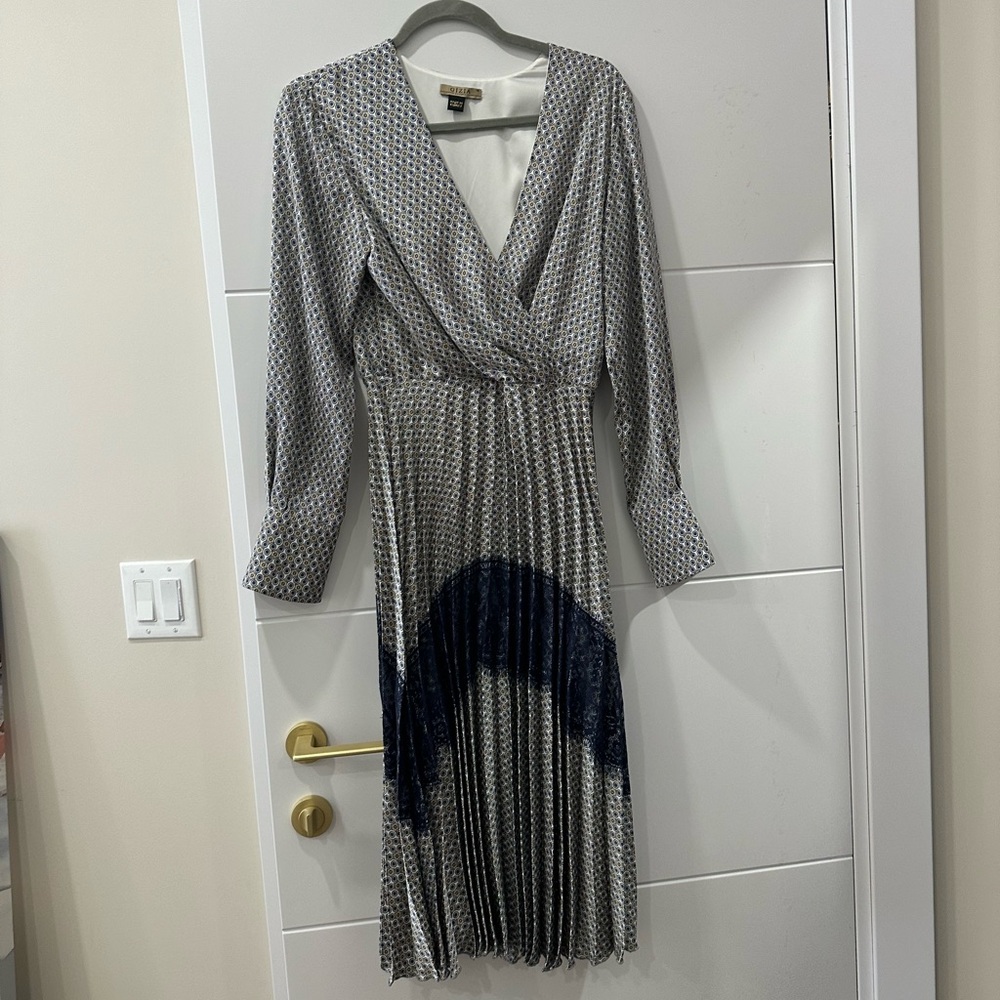 Gizia midi dress.